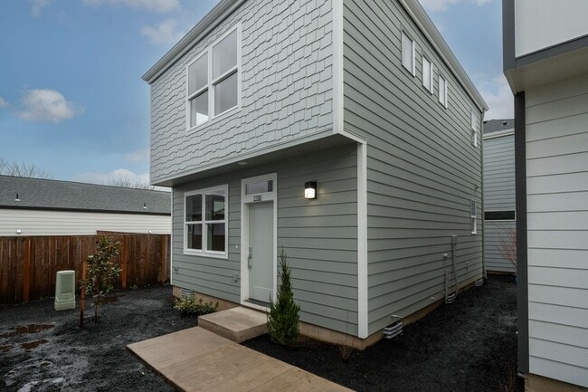 Building Photo - Move In Special- Up to 3 Months Free- Newb... Rental