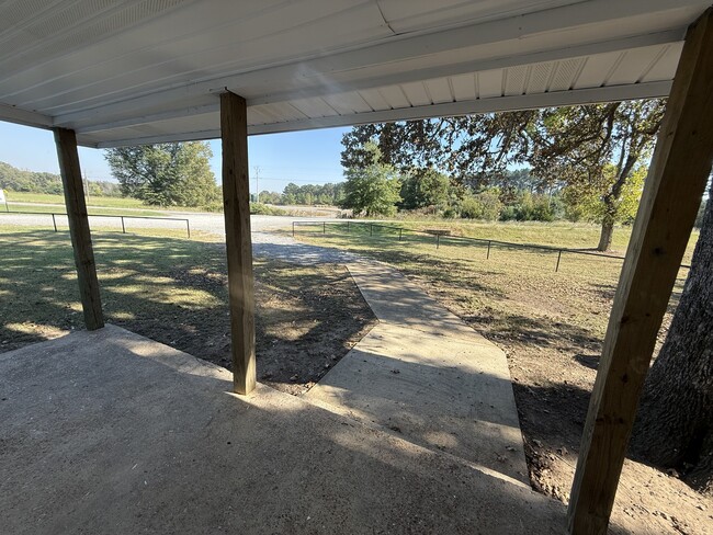 Photo - 757 Martin Rd