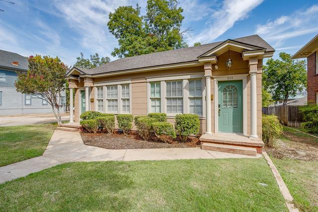 1622 Mistletoe Blvd