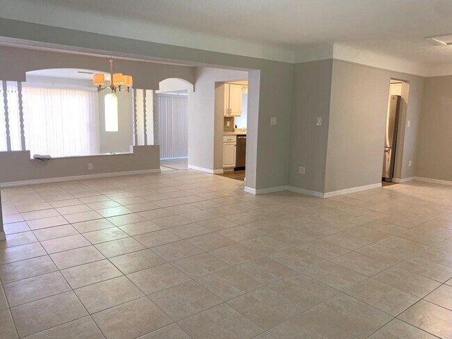 Photo - 560 Paula Ave