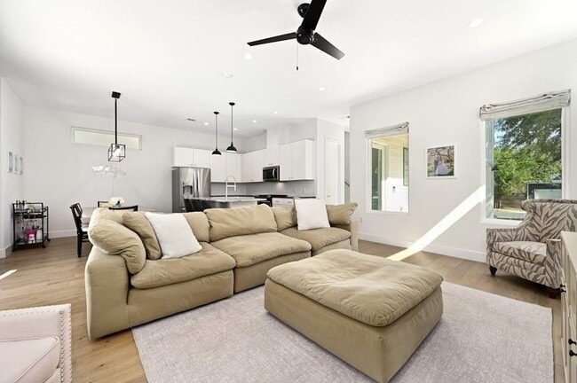 Photo - 5212 Huisache St Unit 2