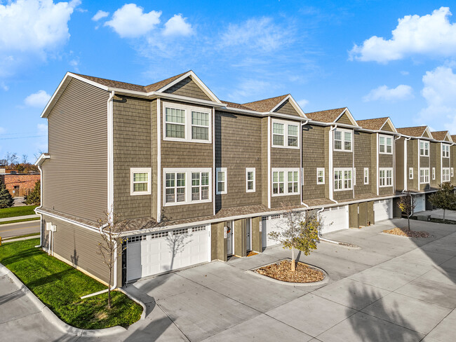 Highland Pointe - Highland Pointe Townhomes