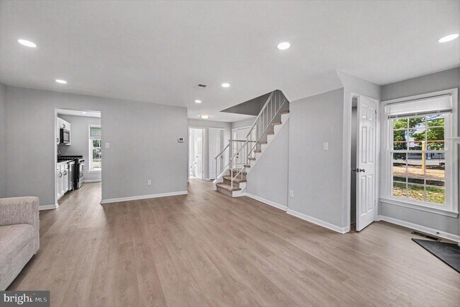 Photo - 7981 Northumberland Rd