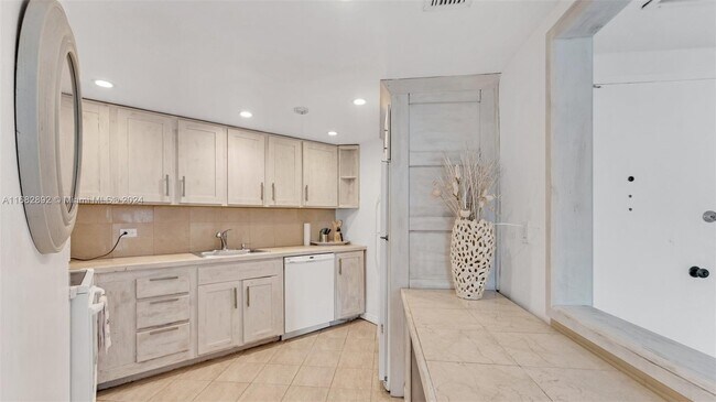 Photo - 905 Brickell Bay Dr Unit #1130 updated