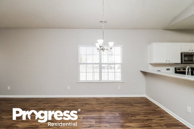 Photo - 110 Peterborough Dr