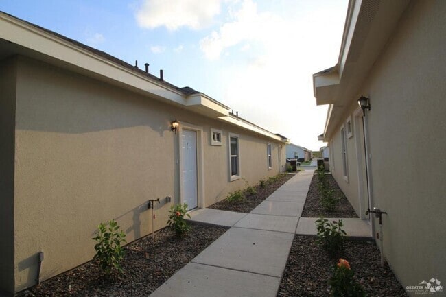 Building Photo - 2017 Canyon Dr Unit 2 Rental