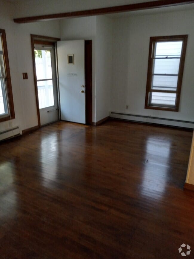 Building Photo - 245 W Lincoln Ave Unit Upper Rental