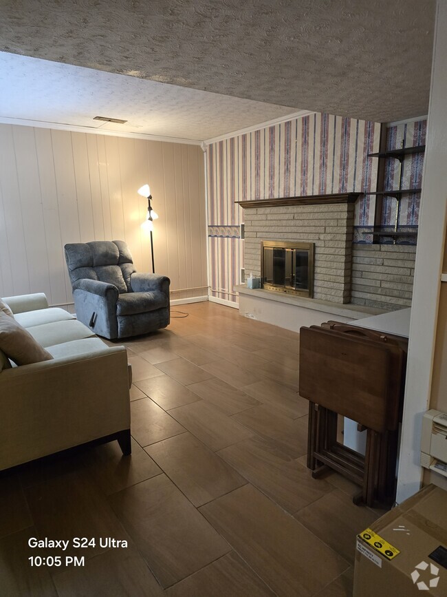 Building Photo - 1701 Willow Ln Unit 1 - Apartment