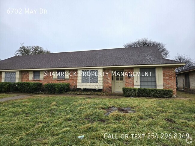 Building Photo - 3/2 Duplex in Midway ISD! Rental