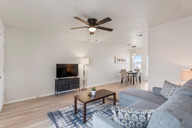 Photo - 5810 Redstone Dr Unidad D