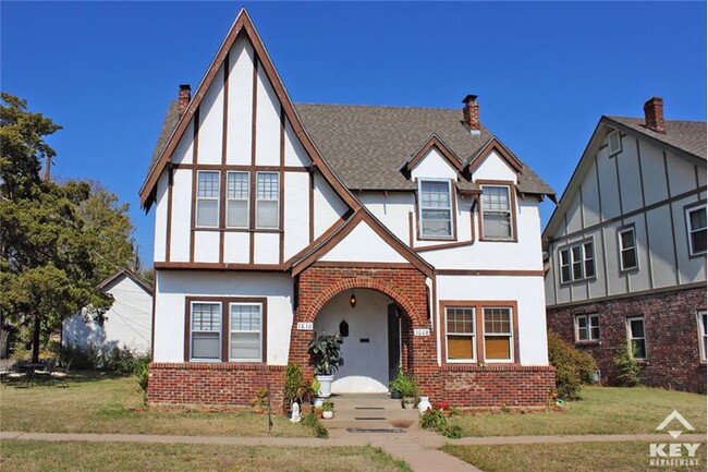 Building Photo - 1608 W Pine St