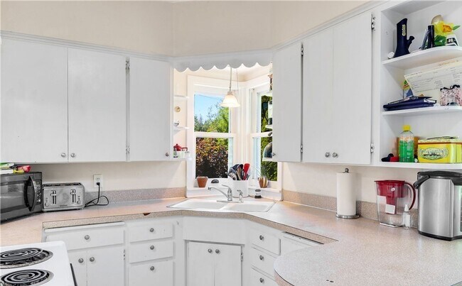 Photo - 4 bedroom + 2 Bonus Basement Rooms near Downtown Bellingham!