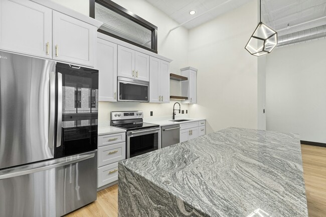 Photo - 522 6th St Unit Apt 301