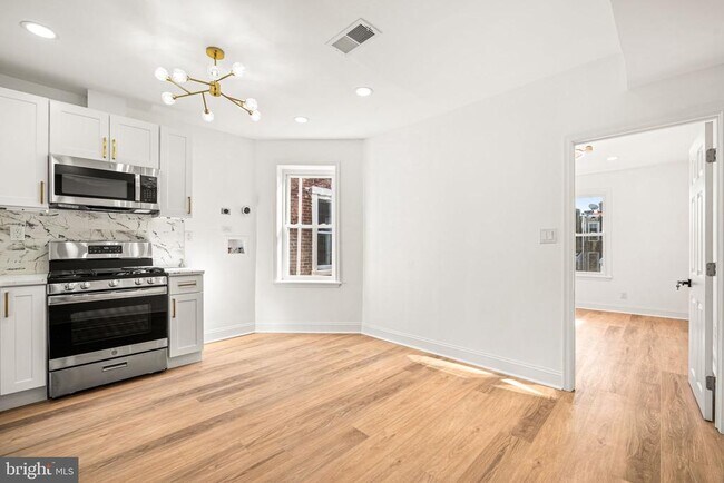 Photo - 6128 Chestnut St