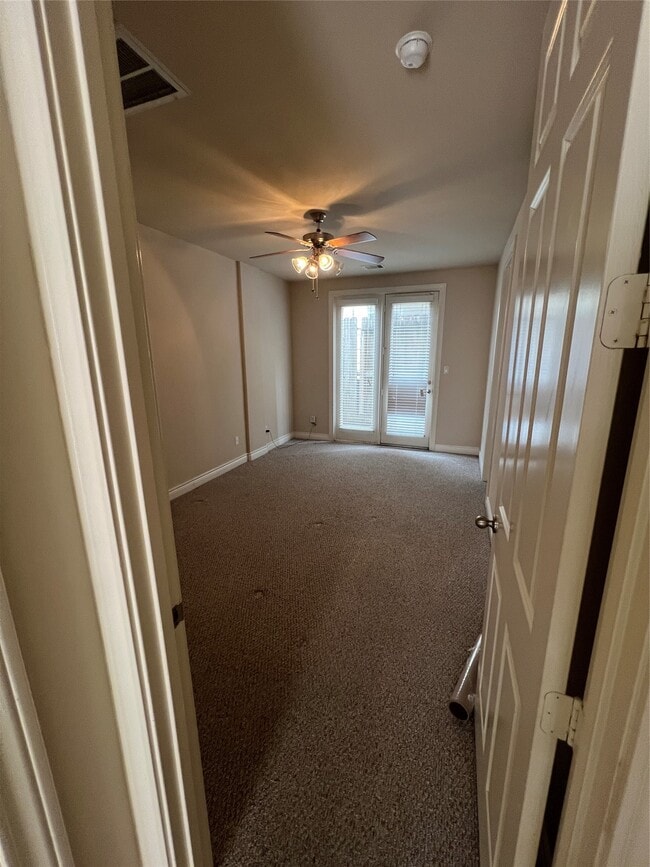 Photo - 5940 Kansas St