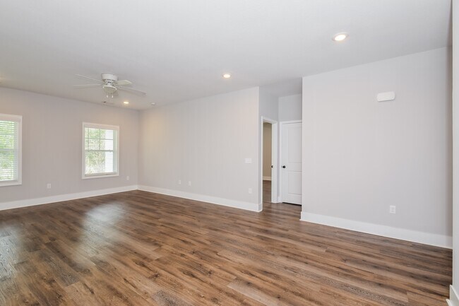 Photo - 65 Laura Ct.