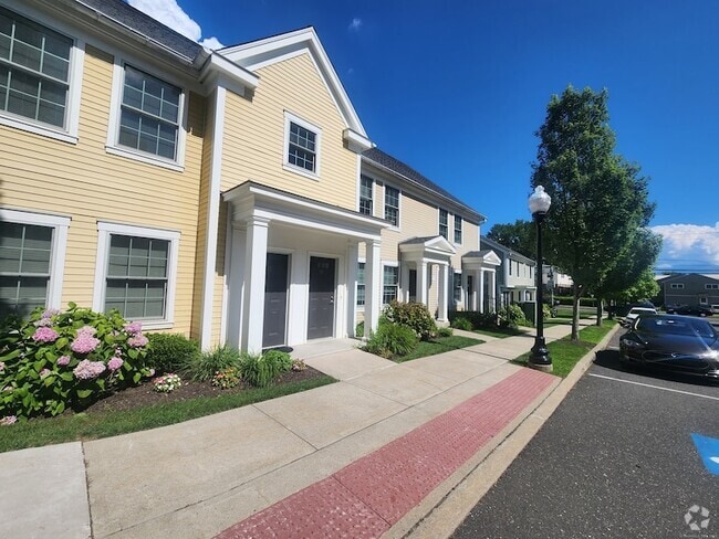 Building Photo - 10 Rockfield Dr Rental