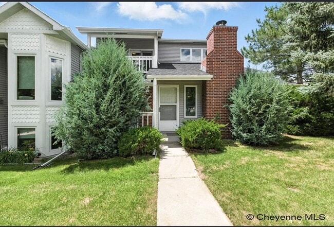 Building Photo - 3 BEDROOM, 2 BATHROOM TOWNHOME WITH 1 CAR ...