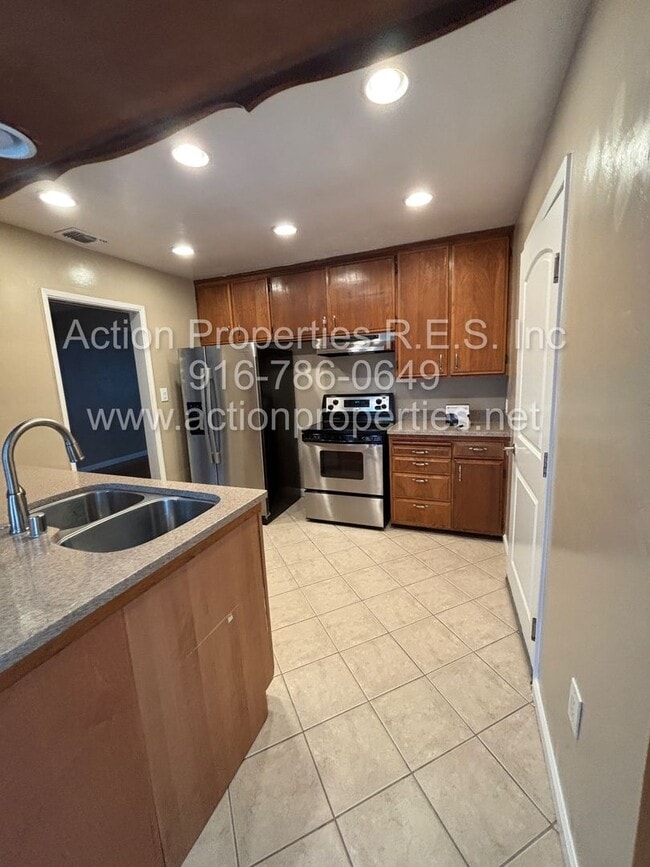 Photo - Central Roseville -  4 Bed, 2 Bath - Single Story - Separate Living and Family Rooms - Large Yard