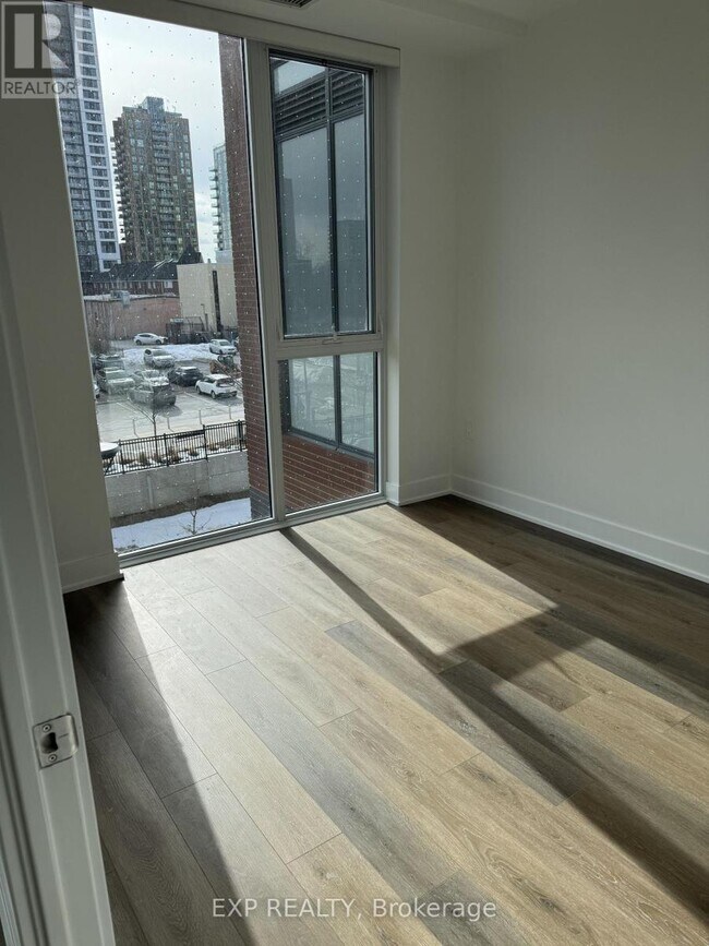 Photo - 2088 James St Unit 209