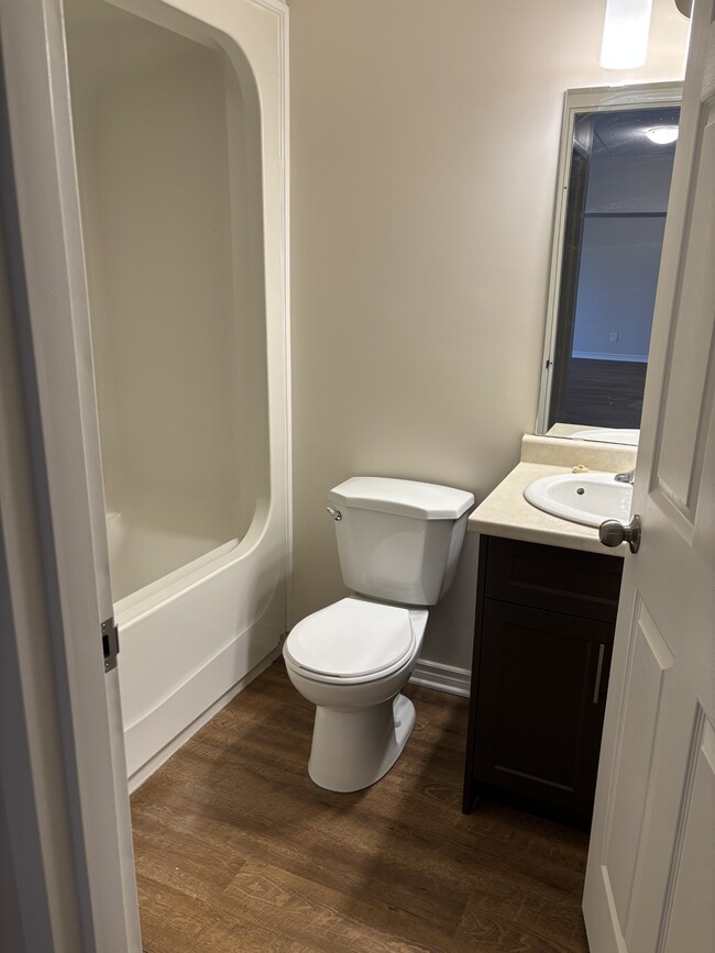 Bathroom - 27 Grenadier Crt Unit 30