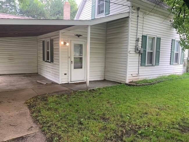 Back entrance - 901 N Walnut St