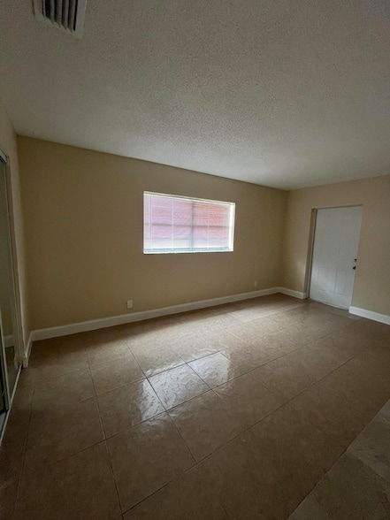 Photo - 1045 Miami Blvd