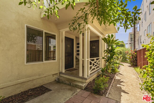 Photo - 751 N Alfred St