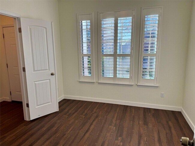 Photo - 408 Wolf Creek Way