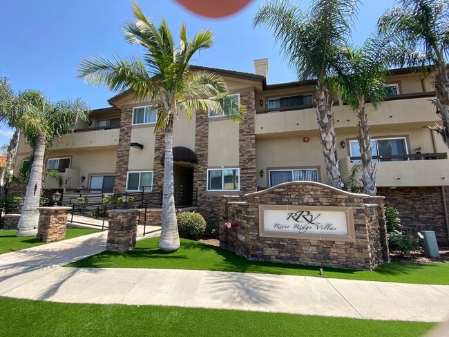 Building Photo - 1 bed, 1 bath River Ridge apartment on 2nd floor!!!