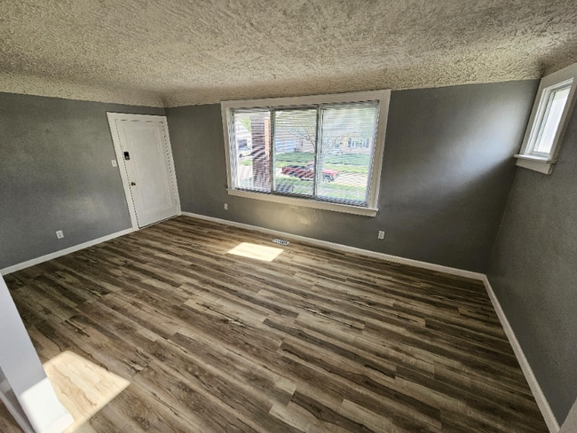 Photo - 2401 Burnside Ave Unit 1