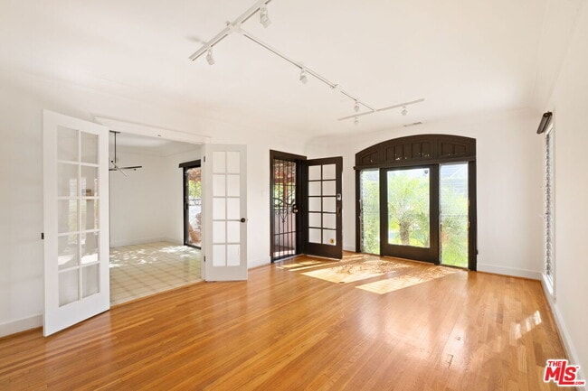 Photo - 813 N Orange Grove Ave