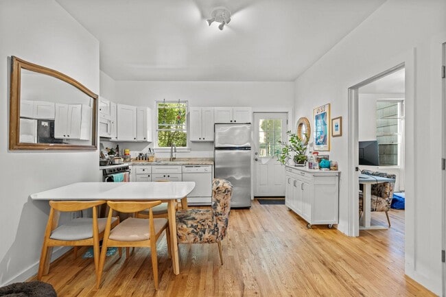 Building Photo - 36 Laidlaw Ave Unit 1 Rental
