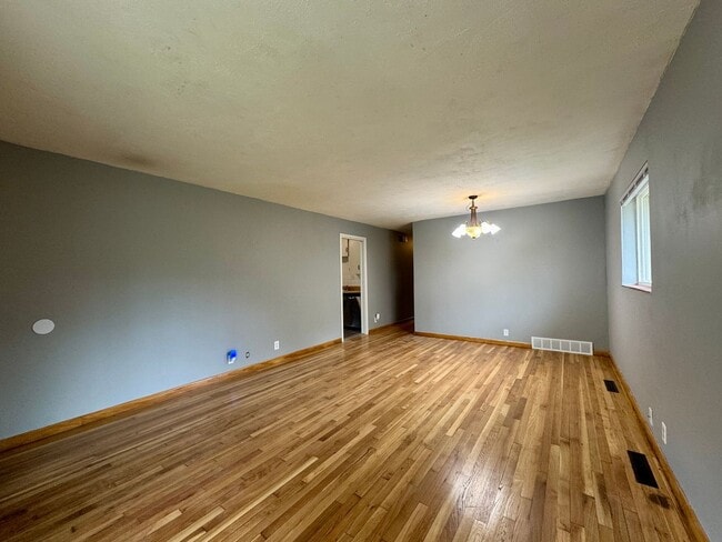 Photo - 3 Bedroom Home Walking distance to Sloan Lake & Highlands!