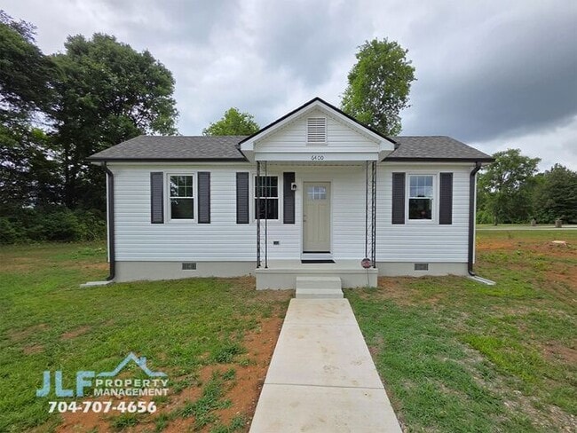 Building Photo - Fully Renovated 2 Bed/1 Bath Ranch in Salisbury!