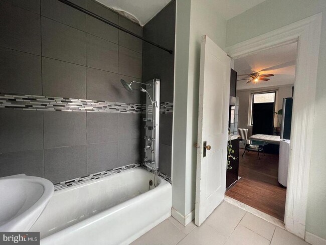 Photo - 1324 Locust St Unidad 727