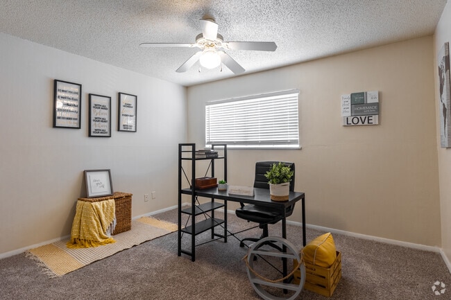 2 habitaciones, 1 baño - 890 pies cuadrados - Dormitorio - The Landing at Pinewood Park