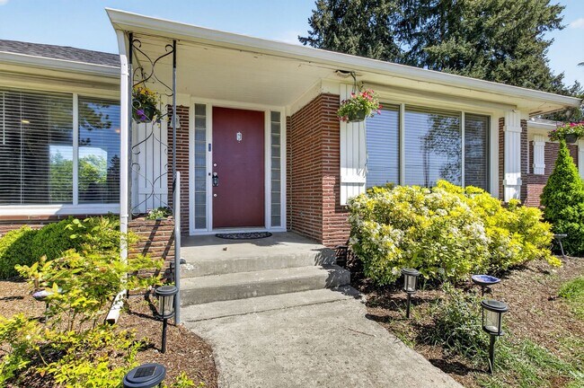 Photo - Stunning 4 bed + office, 4 bath rental home in Damascus!