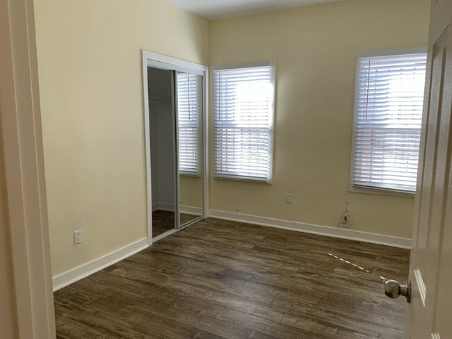 Photo - 1050-1052 W 57th St