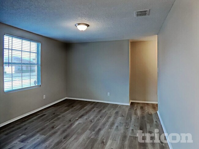 Photo - 2904 Crimson Clover Dr