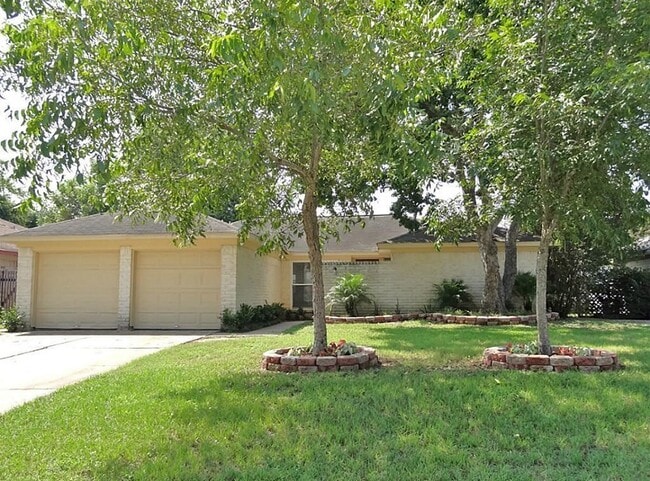 Building Photo - 5339 Linda Ln