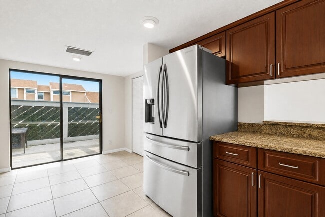 Photo - 202 Lakewood Dr