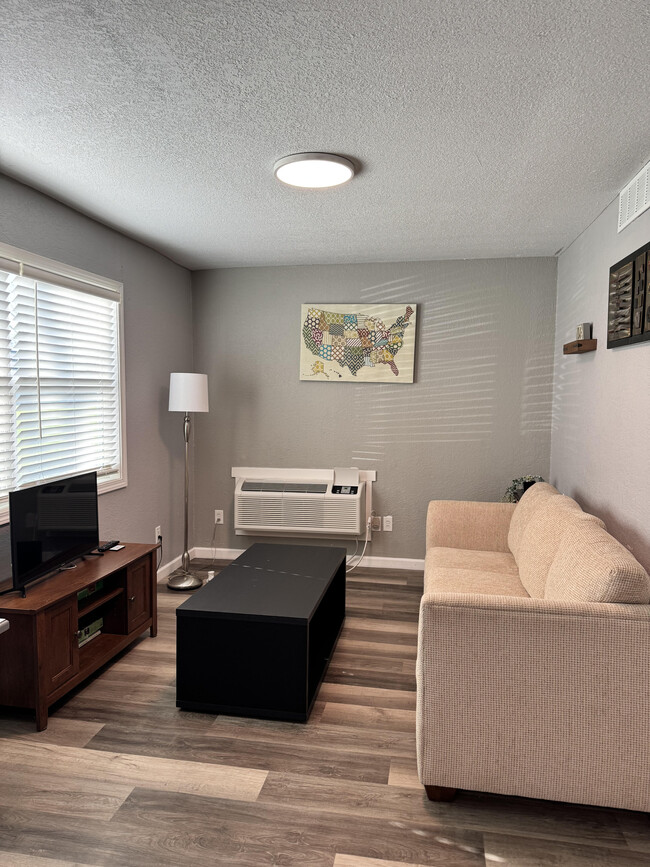 Photo - 400 Walker Dr