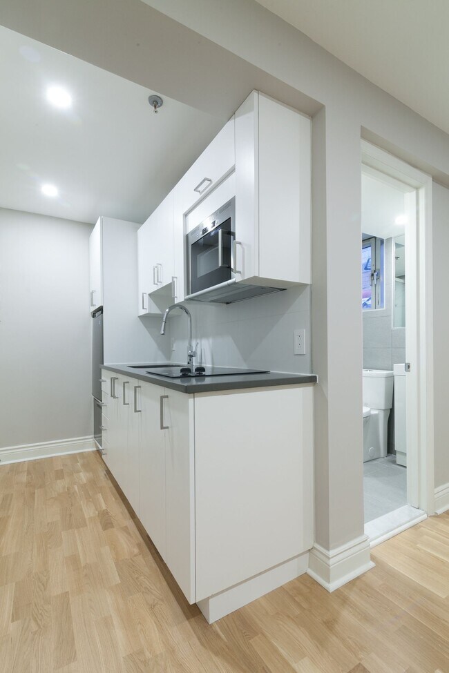 Photo - 25 Av des Pins O Unit 101