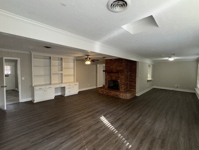 Photo - 827 Briarwood Dr