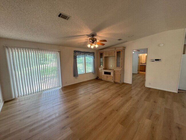 Photo - 2 Bedroom / 2 Bath Mobile Home with Office/Flex Space – Suwannee County (16th Street)