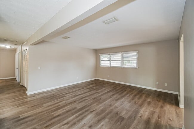 Photo - 5942 Jaguar Dr W