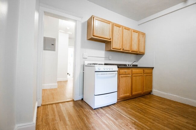 Building Photo - 2 bed/1 bath in Brighton