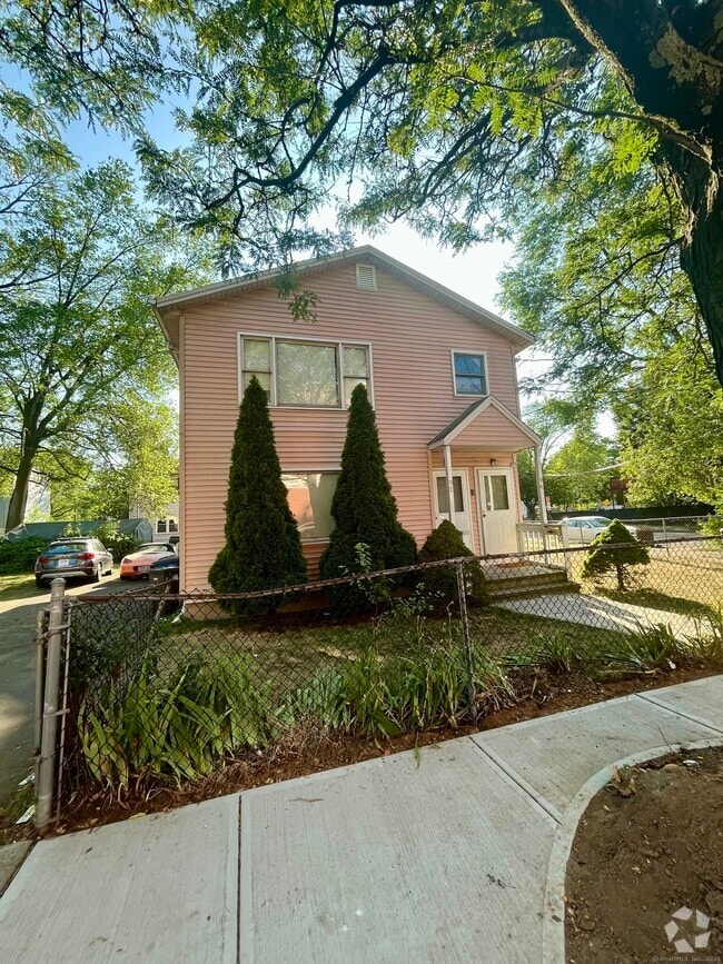 Building Photo - 92 Arch St Rental