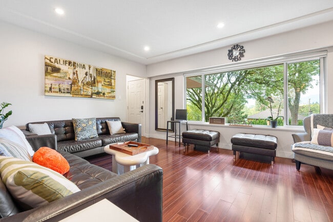 Building Photo - 2606 E 18th Ave Unit ID1316307P